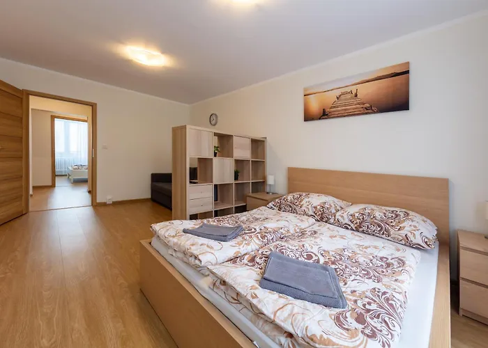 Large Prosek - Your Second Home! Praag