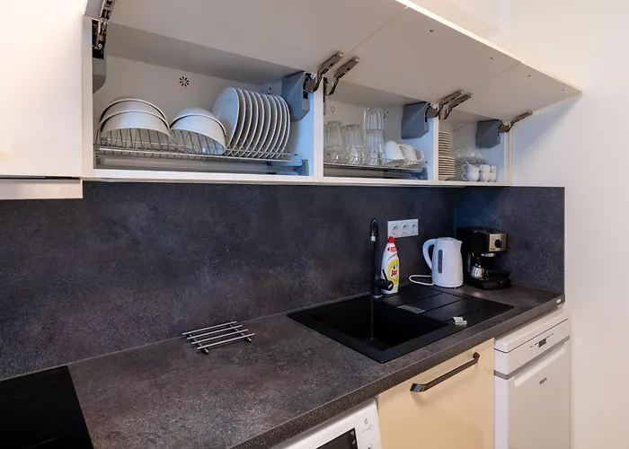 Large Prosek - Your Second Home! Appartement