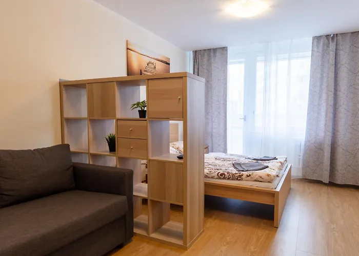 Appartement Large Prosek - Your Second Home! Praag