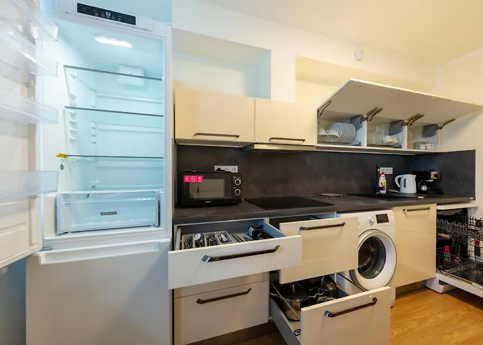 Appartement Large Prosek - Your Second Home! Praag