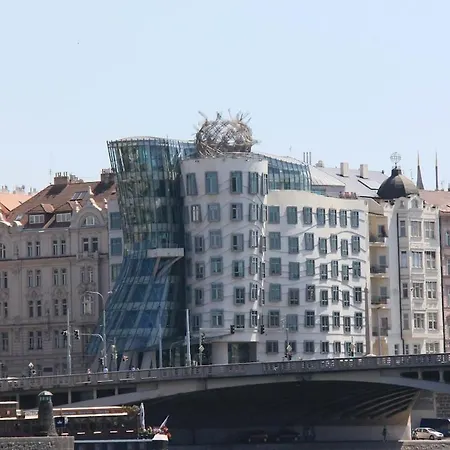 Large Prosek, 3 Bedrooms - Pva Expo