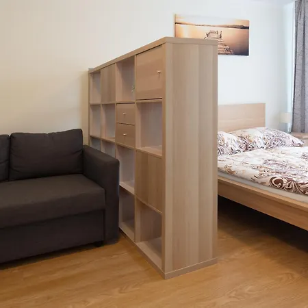 Large Prosek, 3 Bedrooms - Pva Expo * Prag