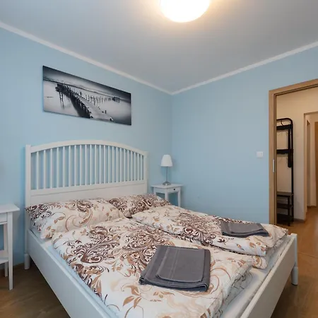 Daire Large Prosek, 3 Bedrooms - Pva Expo Prag
