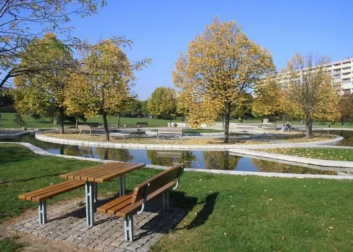 Large Prosek - Your Second Home! Apartamento Praga