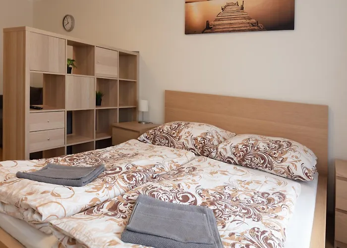 Apartamento Large Prosek - Your Second Home!