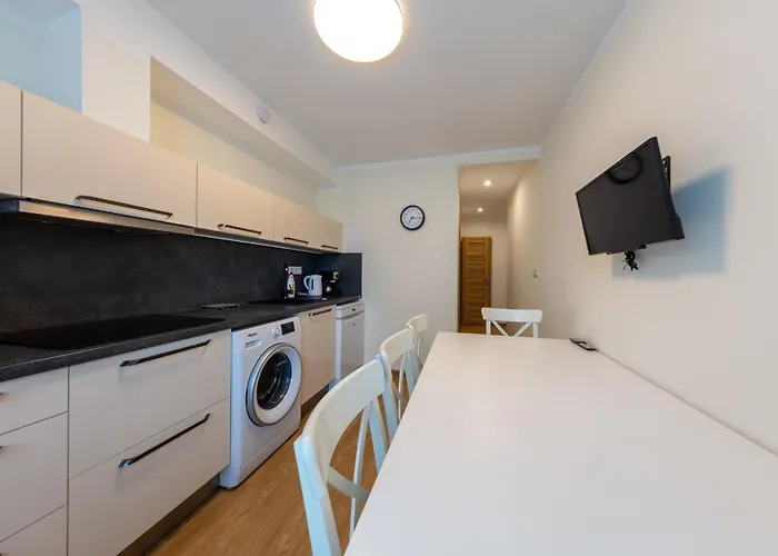Apartamento Large Prosek - Your Second Home!